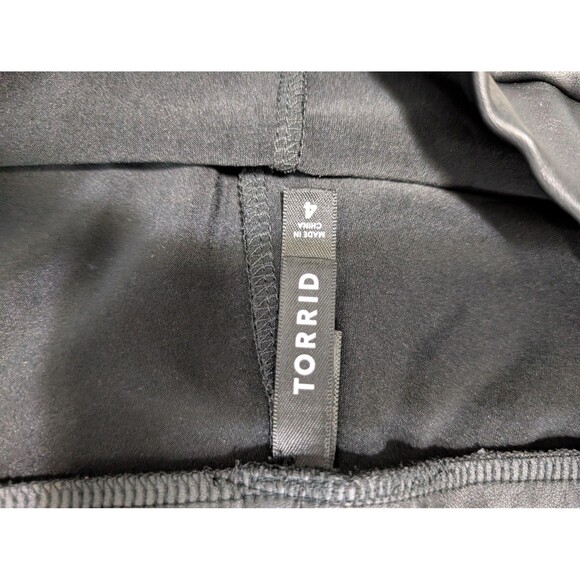 Torrid Pants Womens 4X Black Faux Leather Quilted Moto Biker High Rise Stretch - Picture 3 of 6